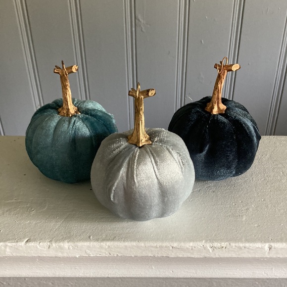 NWT Set of 3- Velvet Pumpkins- Dark Blue, Silver, Teal Fall Holiday Decorations - Picture 5 of 17